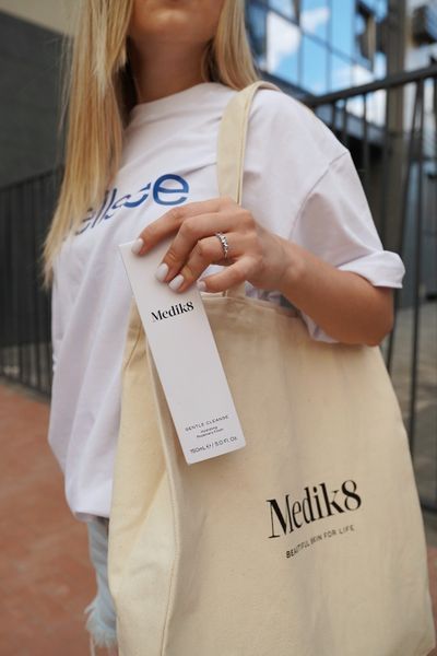 Зволожувальна пінка для вмивання з розмарином Gentle Cleanse Medik8 MD18 фото