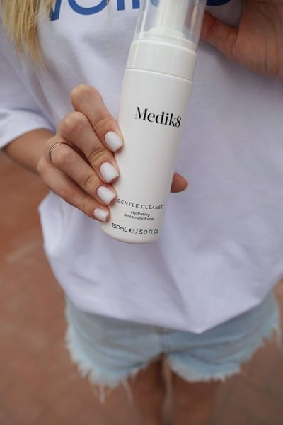 Зволожувальна пінка для вмивання з розмарином Gentle Cleanse Medik8 MD18 фото