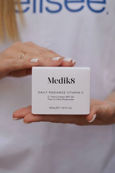 Зволожувальний крем Medik8 2-в-1 з вітаміном С та SPF 30 Daily Radiace Vitamin C MD22 фото