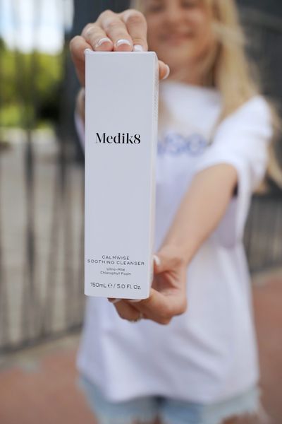 Пінка для очищення шкіри Medik8 Calmwise Soothing Cleanser MD32 фото